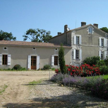 Bed and Breakfast Domaine Les Galards Le Garde Exteriér fotografie