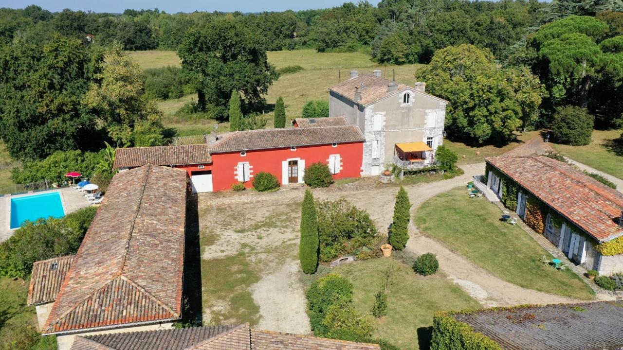 Bed and Breakfast Domaine Les Galards Le Garde Exteriér fotografie
